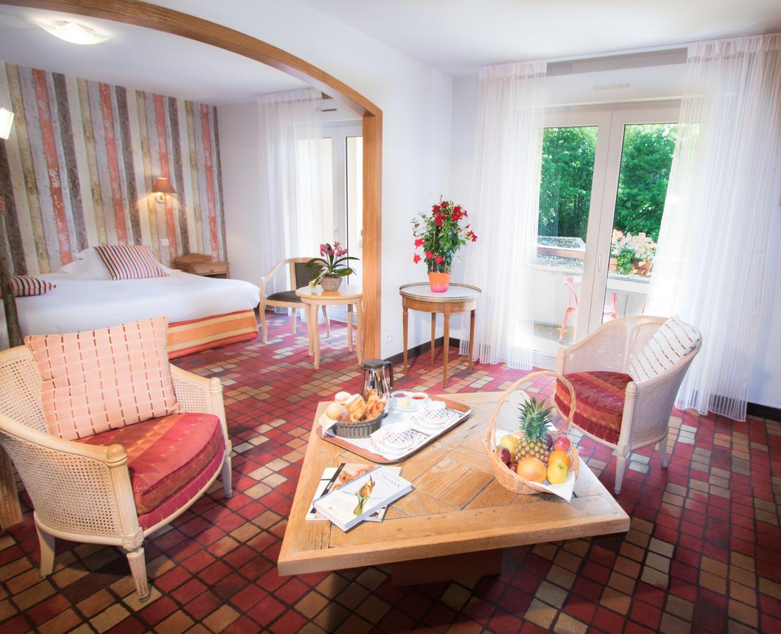 Les Trois Soleils Hotel แซงต์-เซเร ภายนอก รูปภาพ